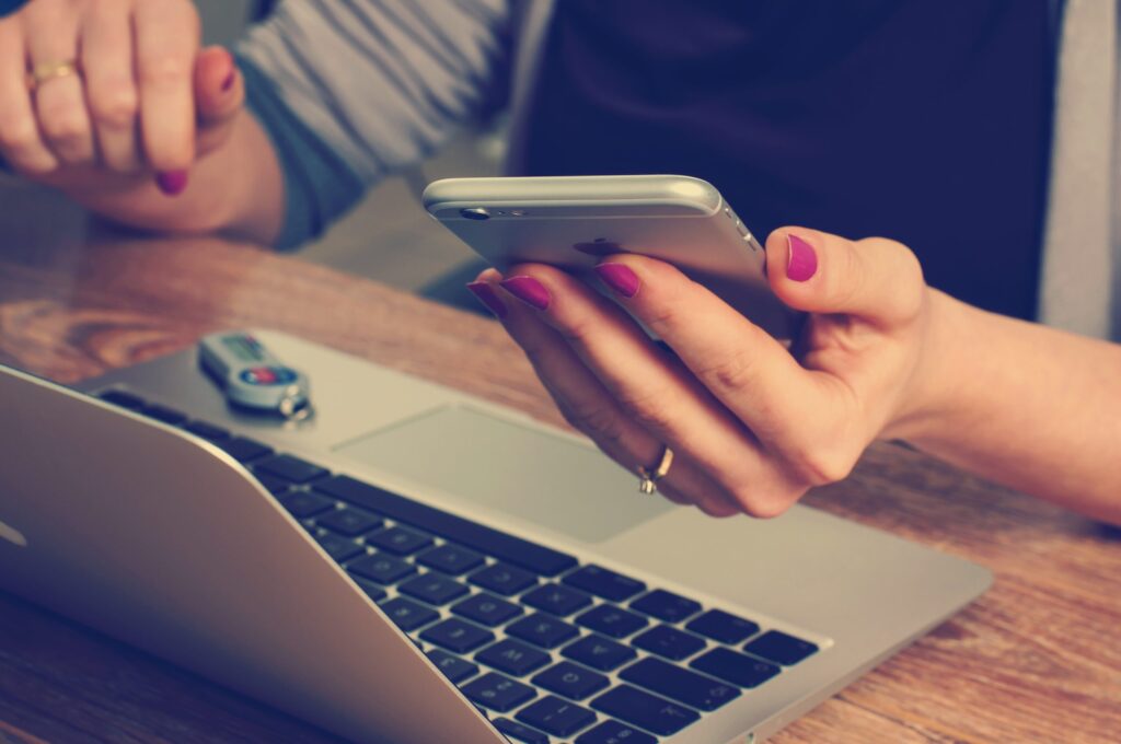make a phonecall by a laptop cmputer